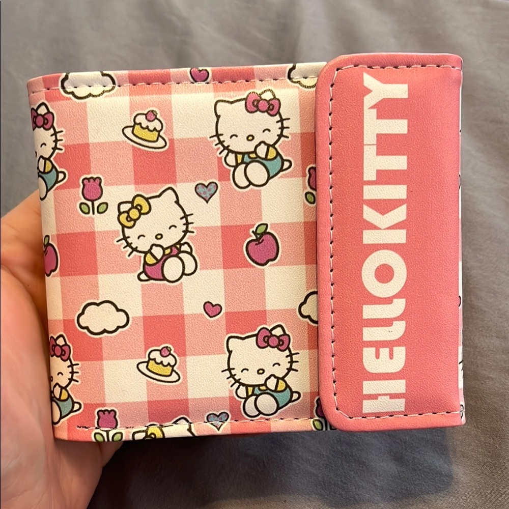 Brand new Sanrio Hello Kitty snap wallet - Picture 1 of 3